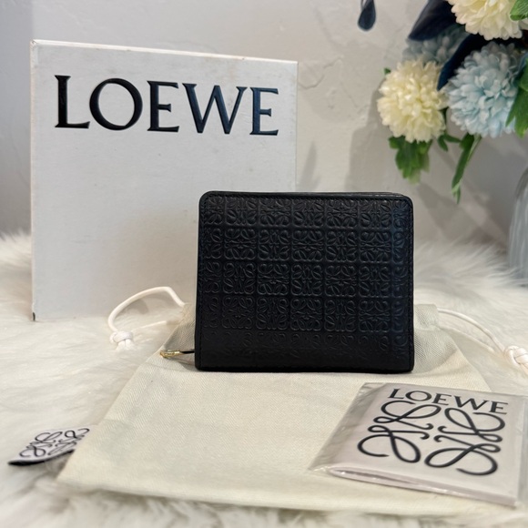 LOEWE Repeat Compact Zip Wallet In Embossed Silk Calfskin - Picture 5 of 15
